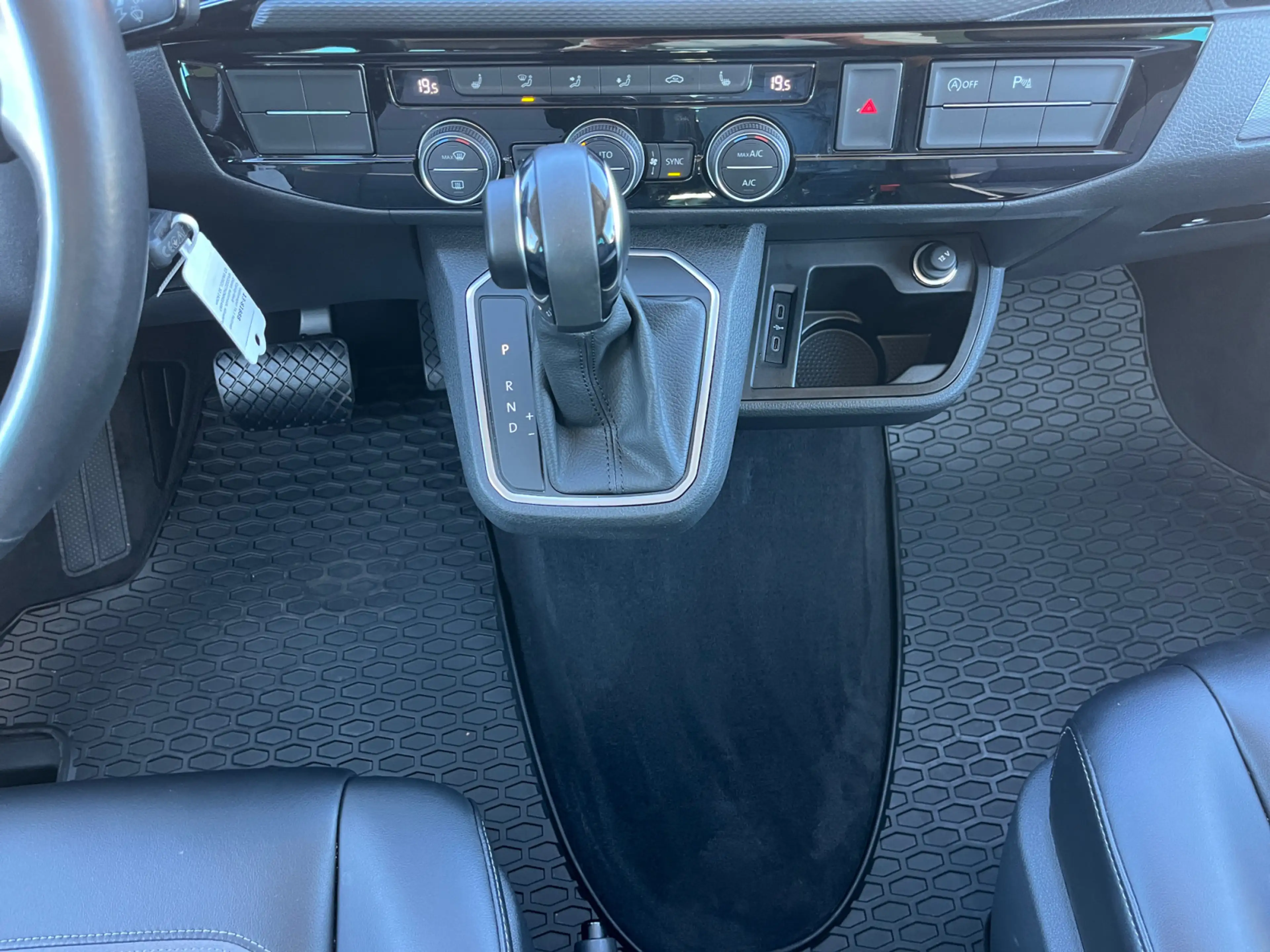 Volkswagen T6.1 Multivan 2.0 TDI 4MO Generation Six Led Nav — photo 8