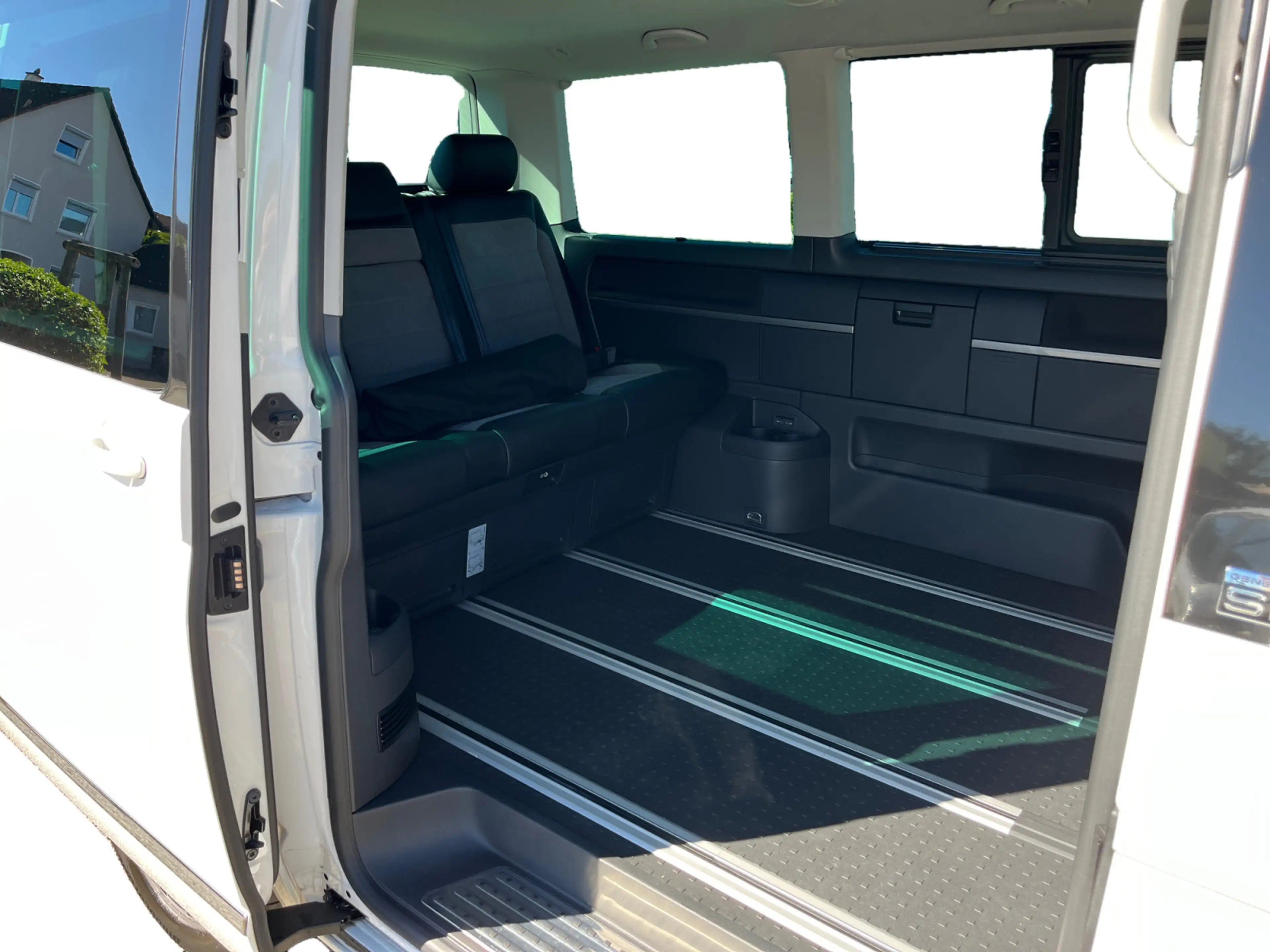Volkswagen T6.1 Multivan 2.0 TDI 4MO Generation Six Led Nav — photo 11