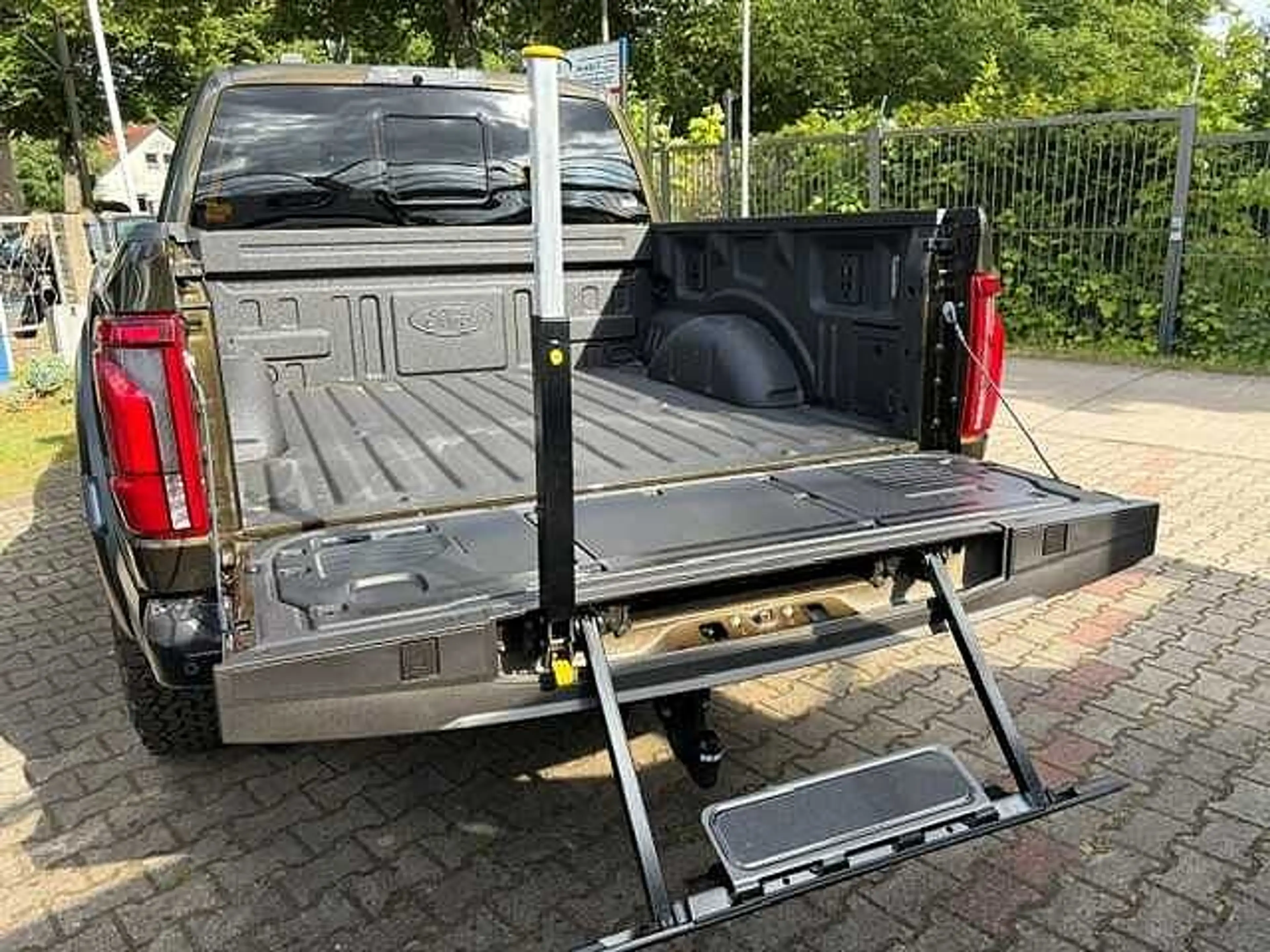 Ford F 150 F150 Raptor 3,5V6, Leder,ACC,Kamera,AHK,LED — photo 9