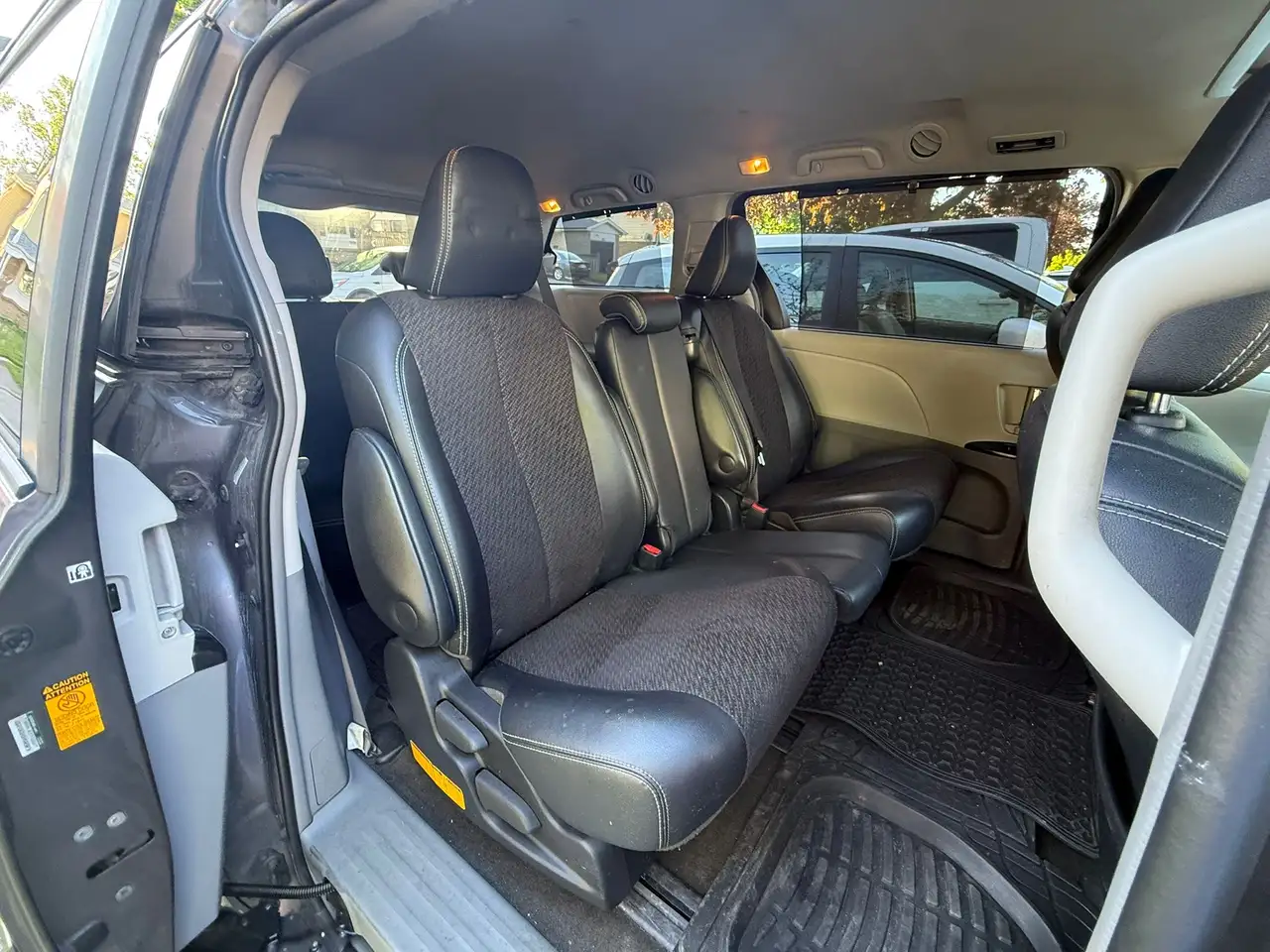 Toyota Sienna снимка Toyota Sienna
