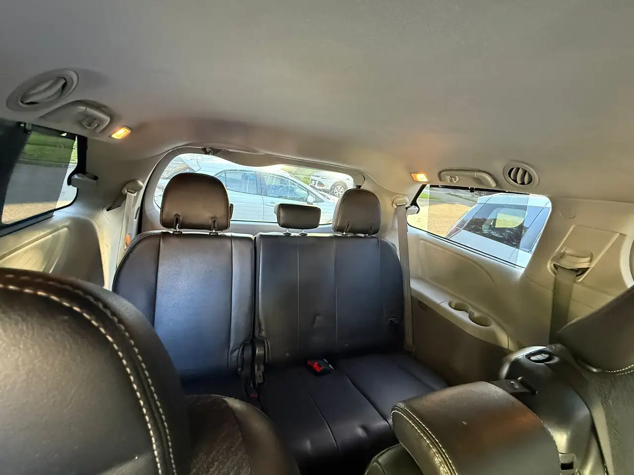 Toyota Sienna снимка Toyota Sienna