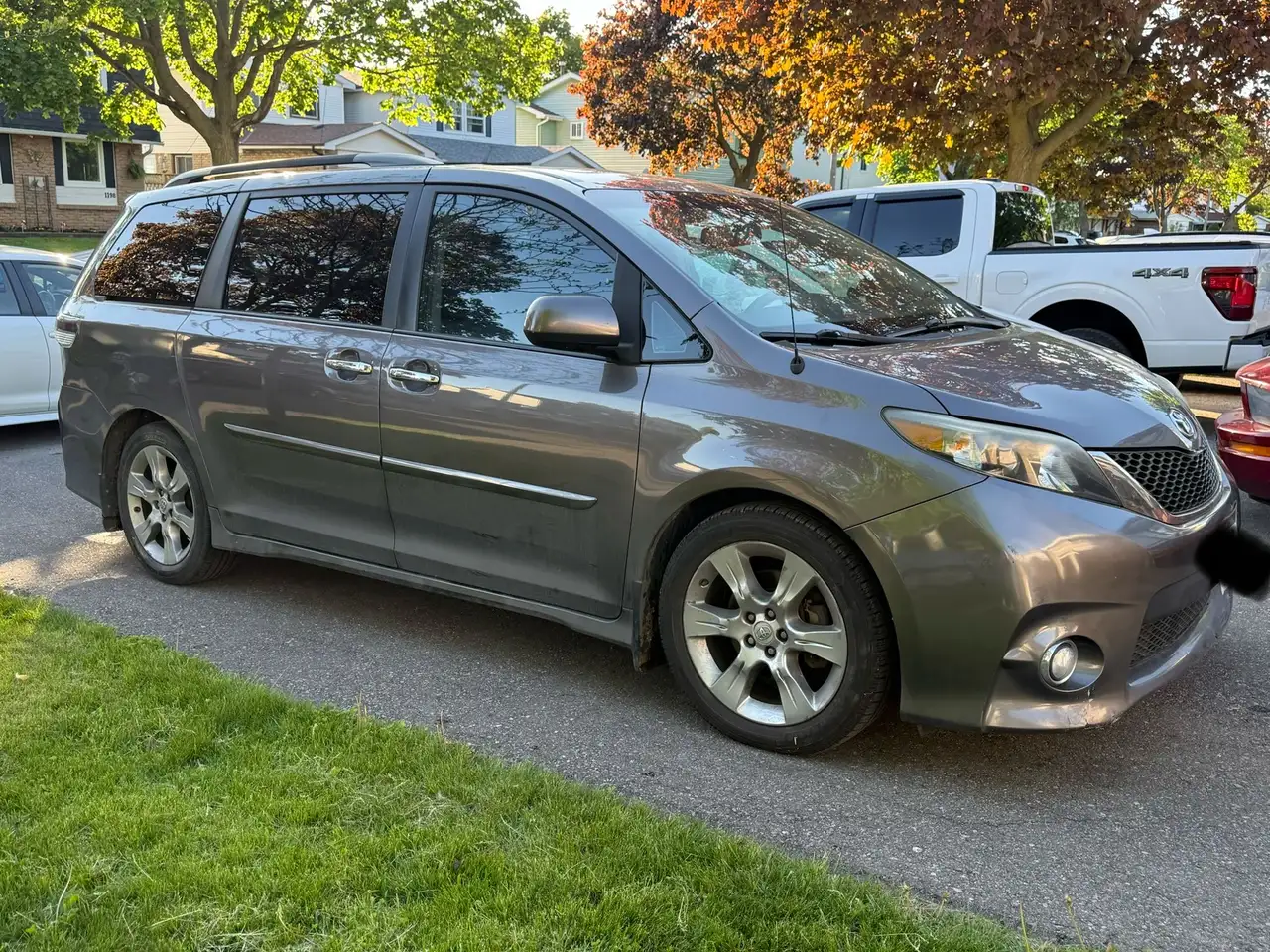 Toyota Sienna снимка Toyota Sienna