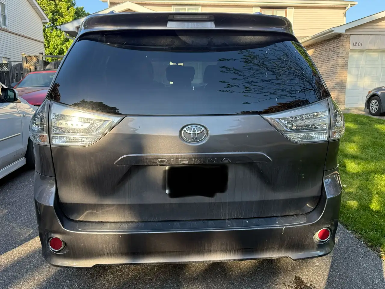 Toyota Sienna снимка Toyota Sienna