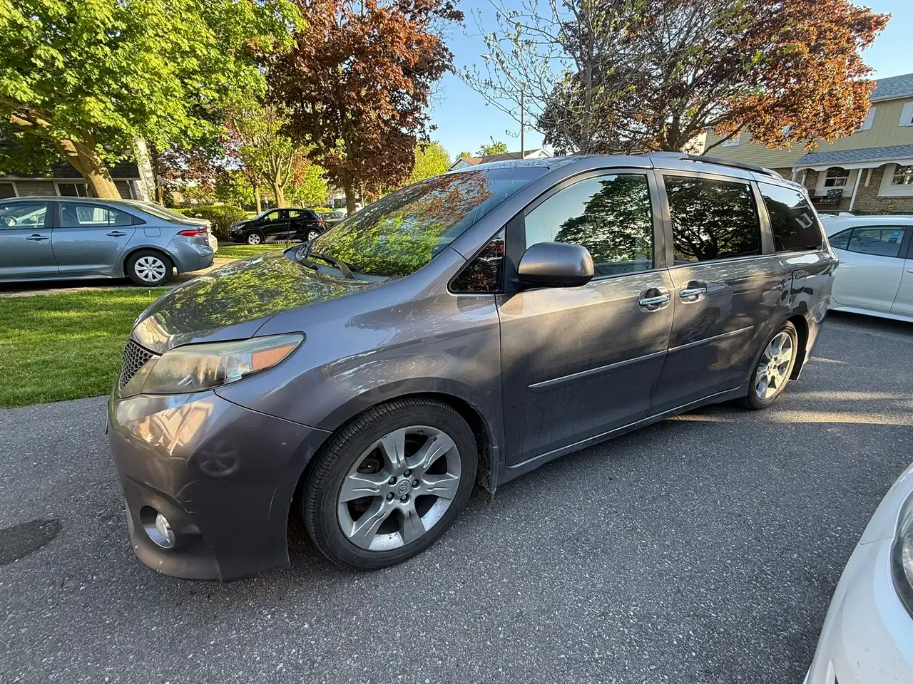 Toyota Sienna снимка Toyota Sienna