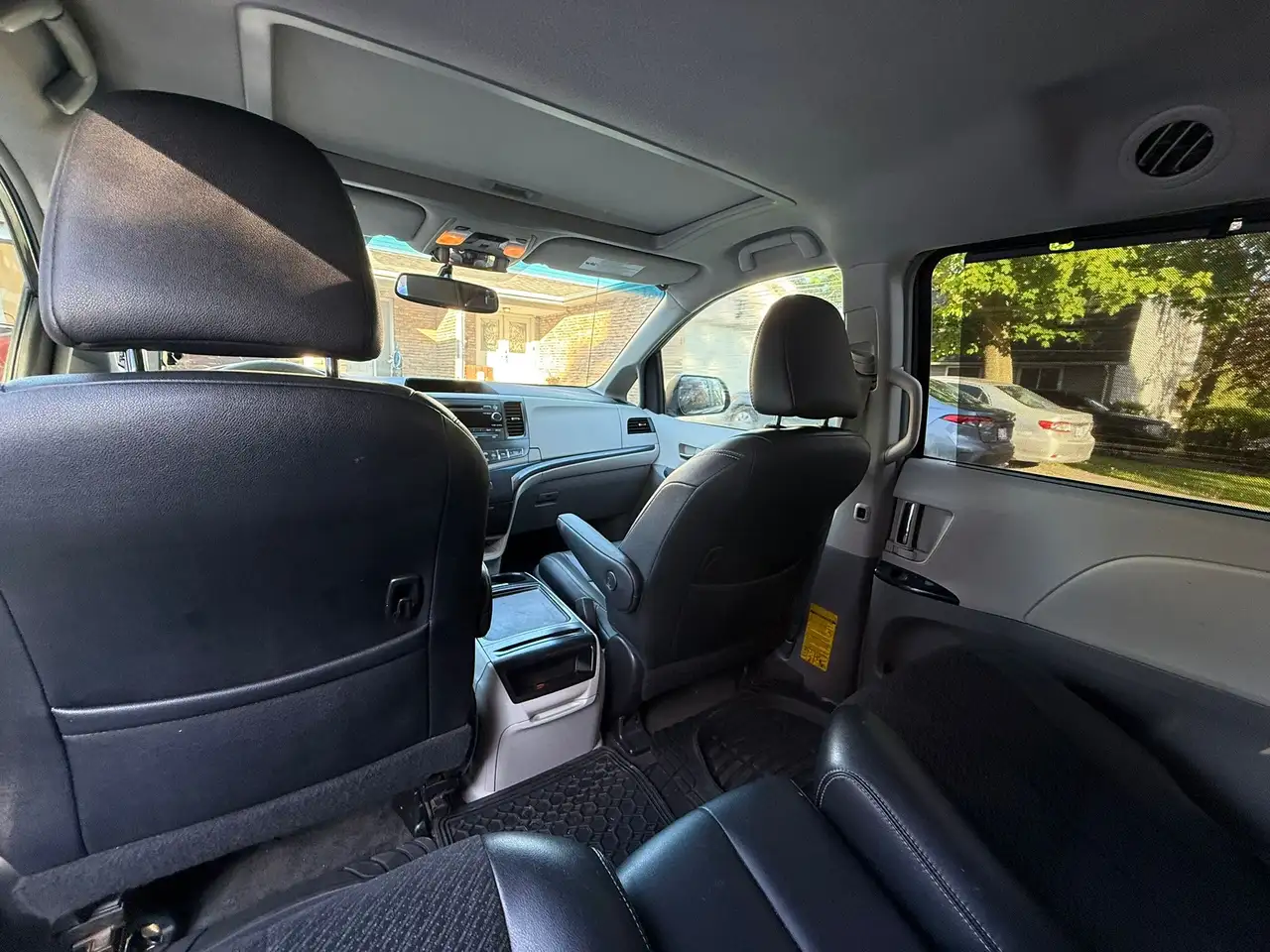 Toyota Sienna снимка Toyota Sienna