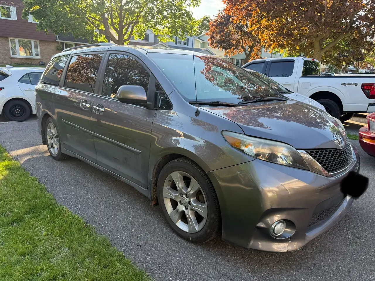 Toyota Sienna снимка Toyota Sienna