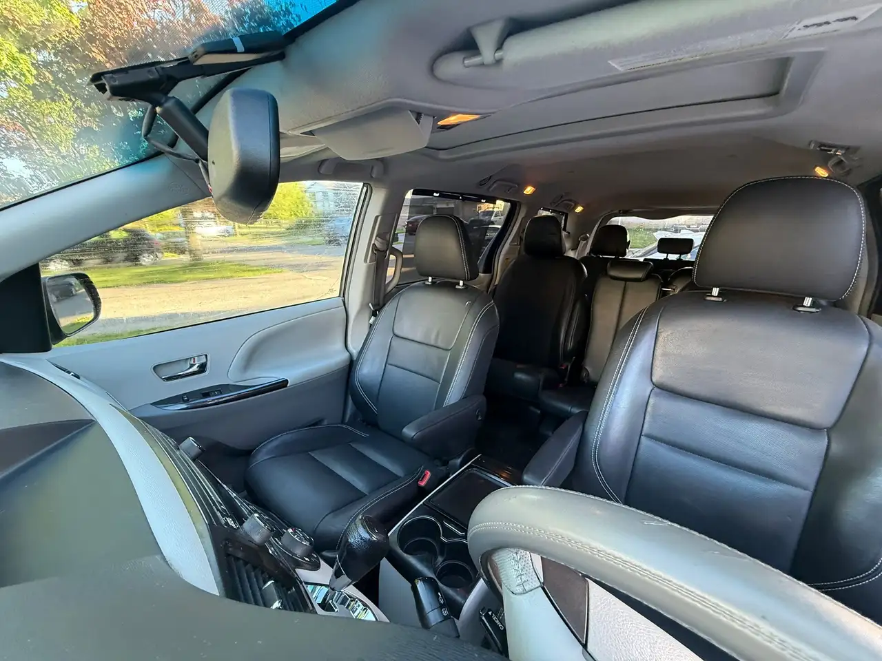 Toyota Sienna снимка Toyota Sienna