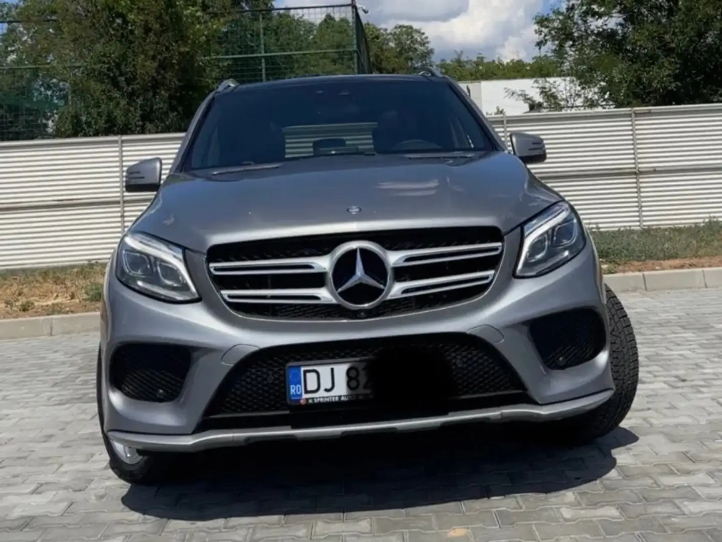 Mercedes-Benz GLE 500 Mercedes GLE 500 Plug in Hybrid Šedá - 1
