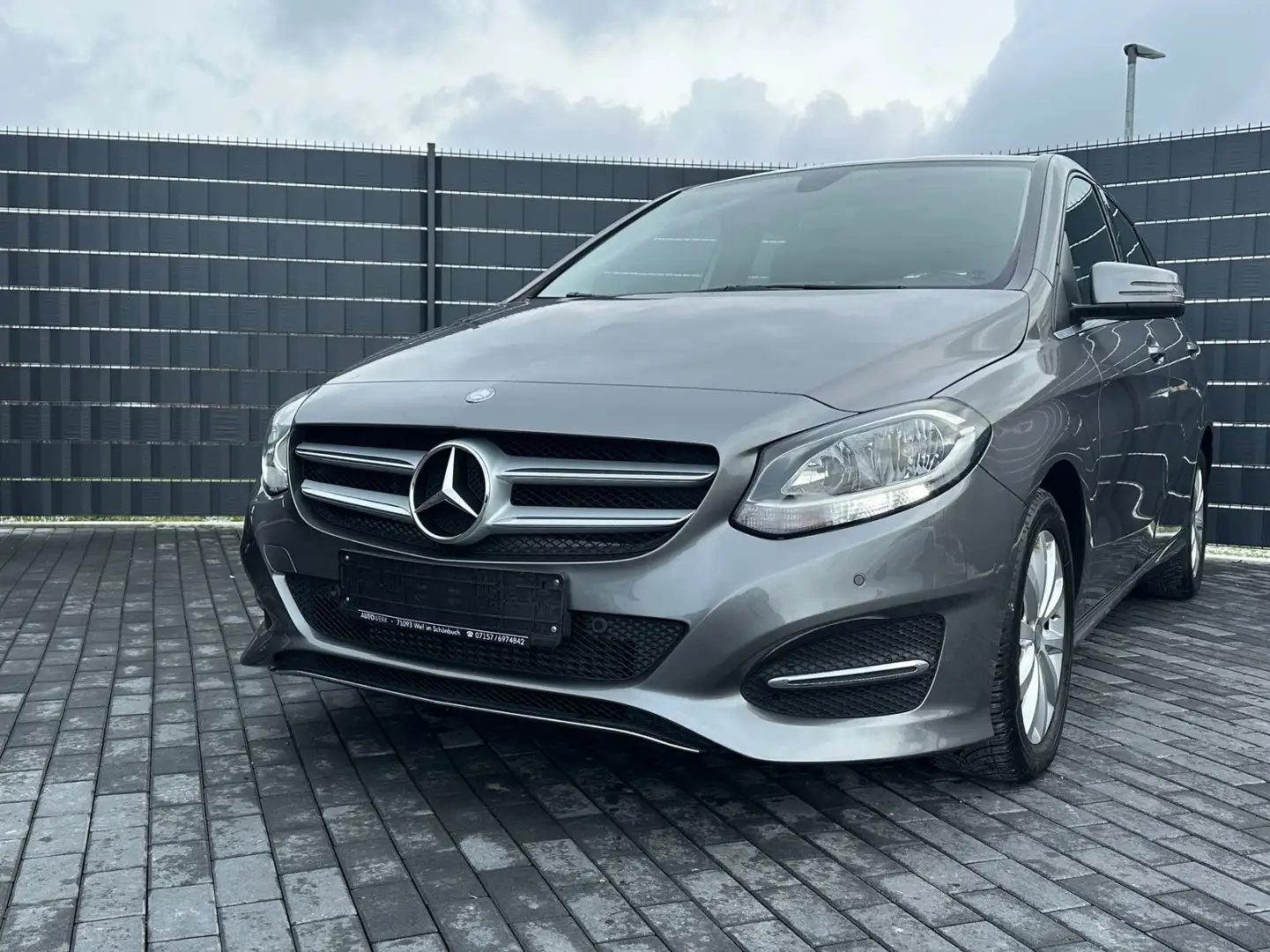 Mercedes-Benz B 180 Sports-Tourer*NAVI*KLIMA*SHZ* Gris - 1