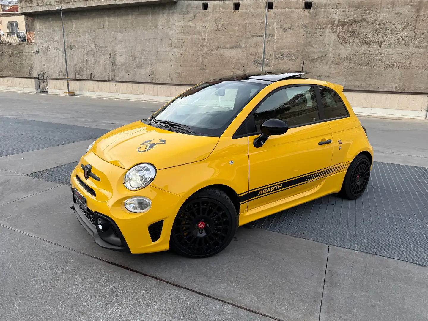 Abarth 595 1.4 t-jet Competizione 180cv TETTO-CARBONIO-MONZA Jaune - 2