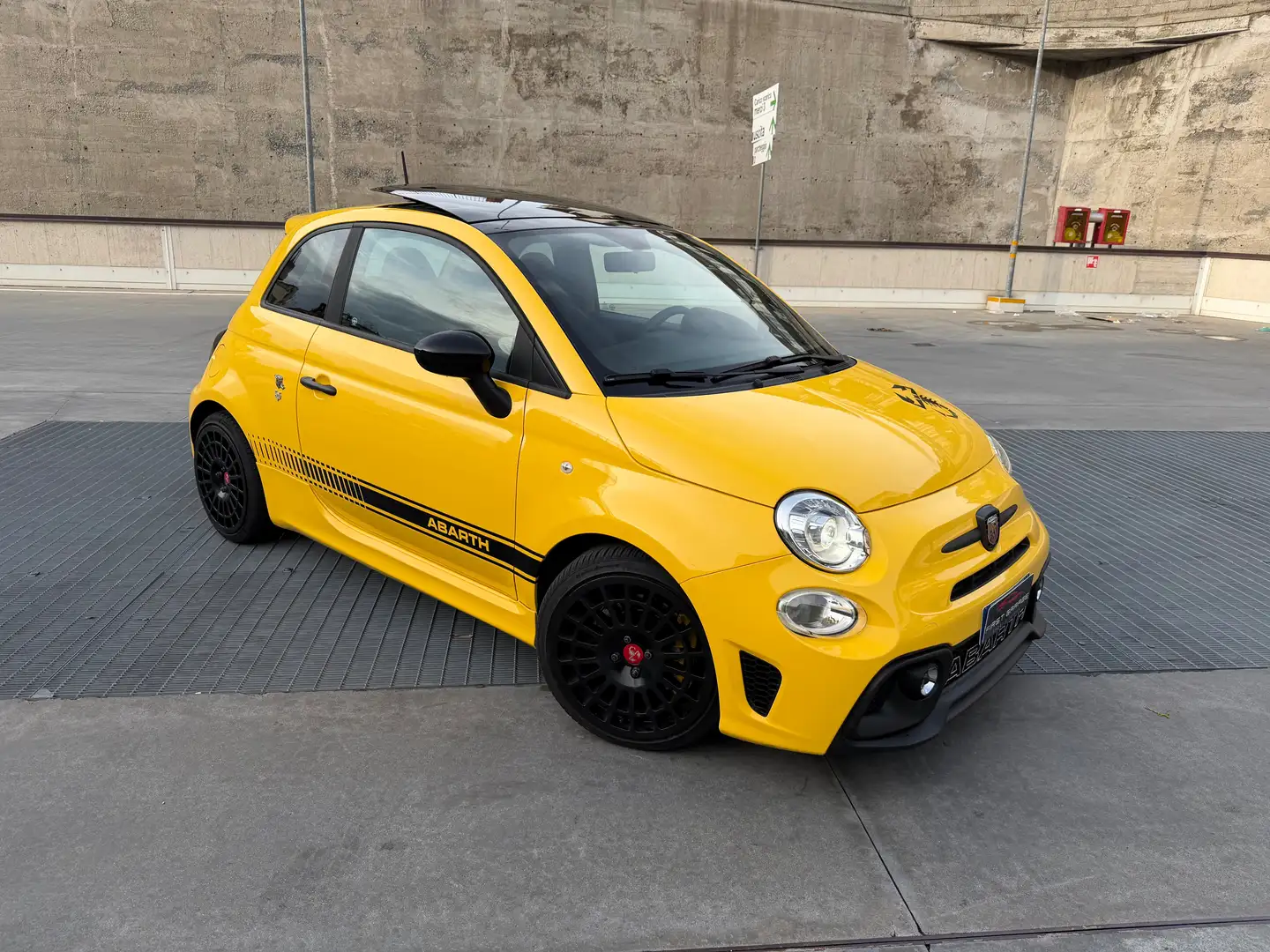 Abarth 595 1.4 t-jet Competizione 180cv TETTO-CARBONIO-MONZA Jaune - 1