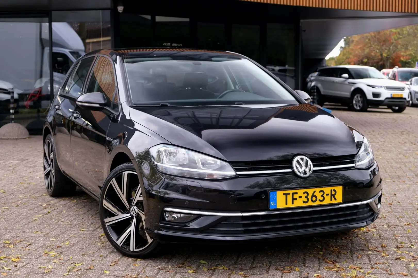 Volkswagen Golf 1.0 TSI Comfortline/ACC/Camera/Carplay/Stoelverwar Schwarz - 2