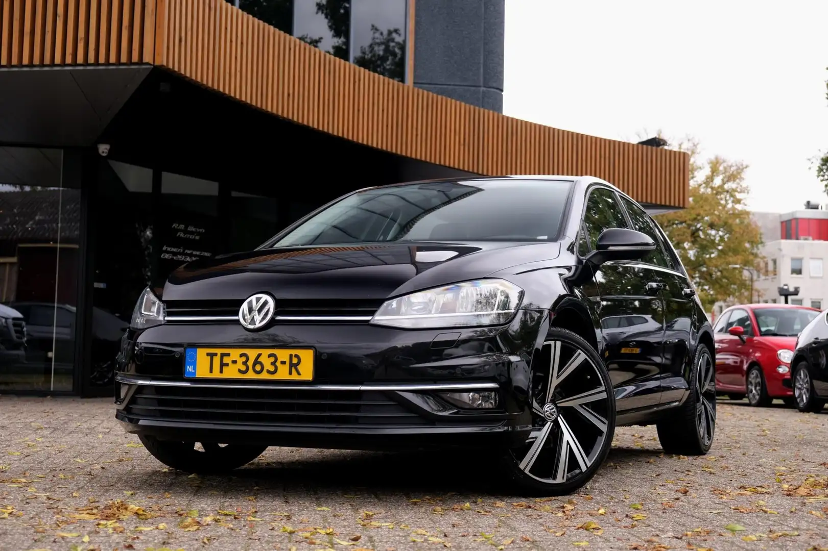 Volkswagen Golf 1.0 TSI Comfortline/ACC/Camera/Carplay/Stoelverwar Schwarz - 1
