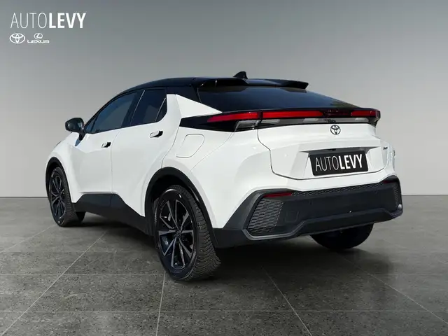 Toyota C-HR view 4
