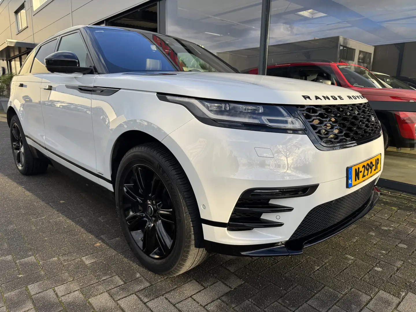 Land Rover Range Rover Velar 2.0 P250 Turbo AWD R-Dynamic S Wit - 2
