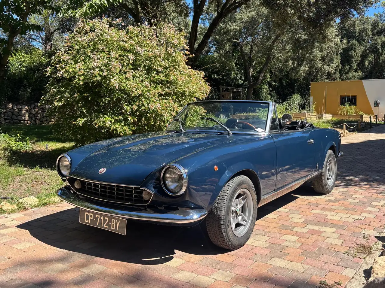 1981 Fiat 124 Spider 2000 injection, photograph 1