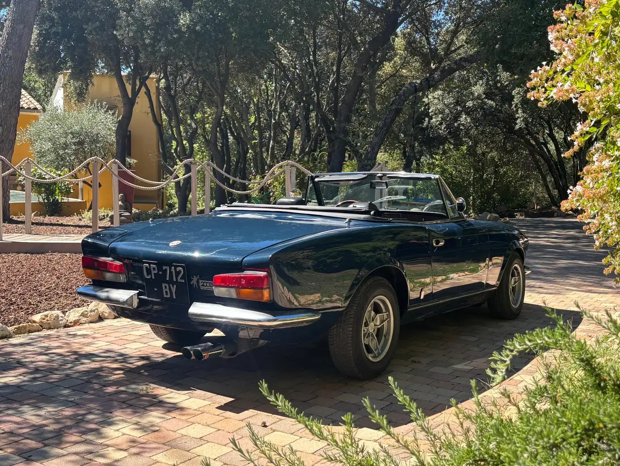 1981 Fiat 124 Spider 2000 injection, photograph 2
