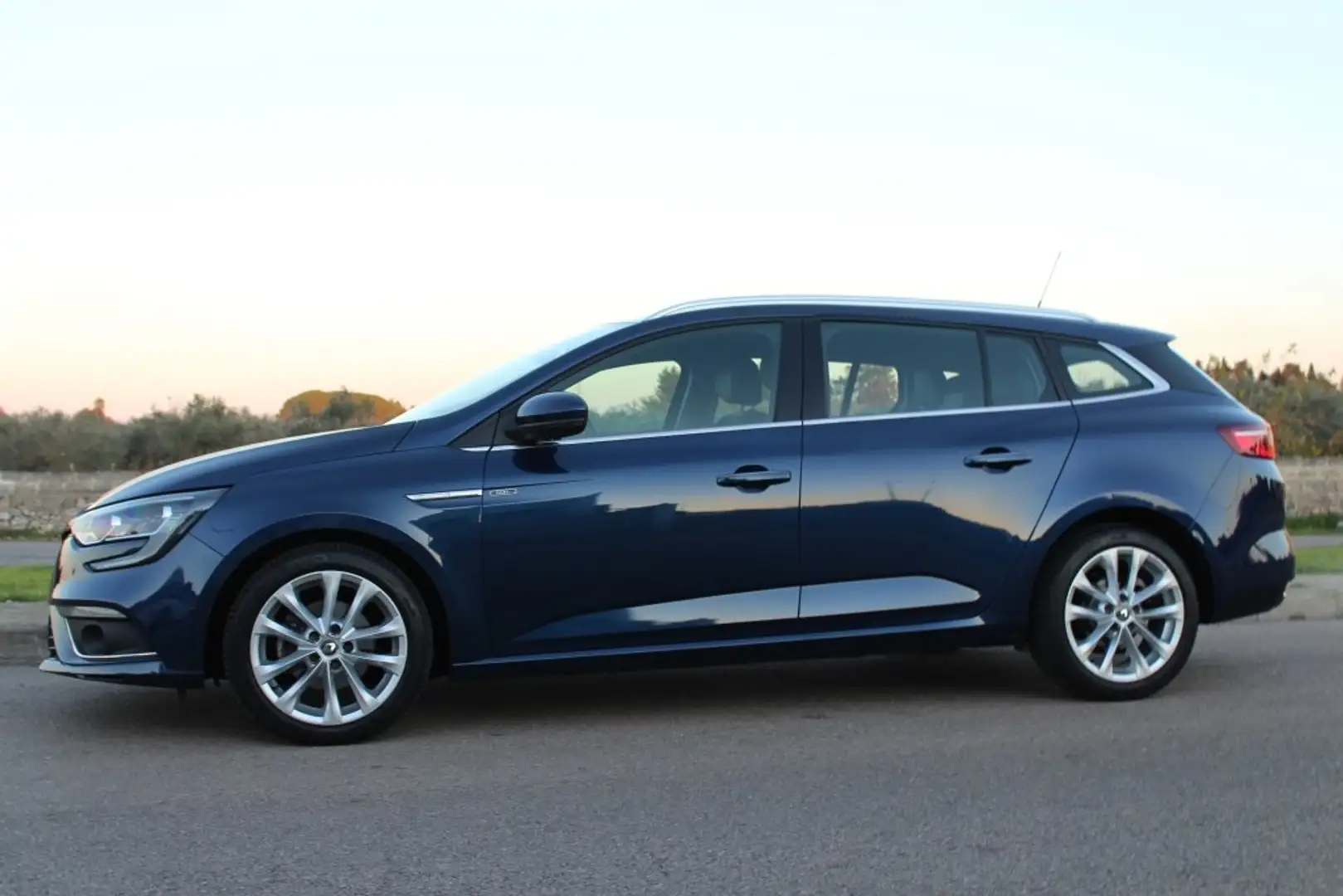 Renault Megane SW dCi 115CV Intens *LUCI AMBIENTE *DISPLAY 8,8 Blu/Azzurro - 2