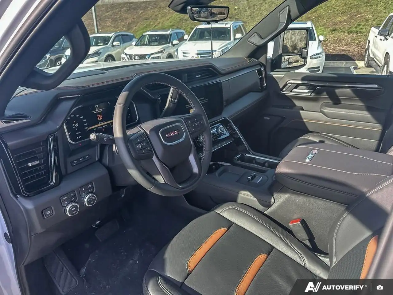 GMC Sierra 3500HD снимка GMC Sierra 3500HD