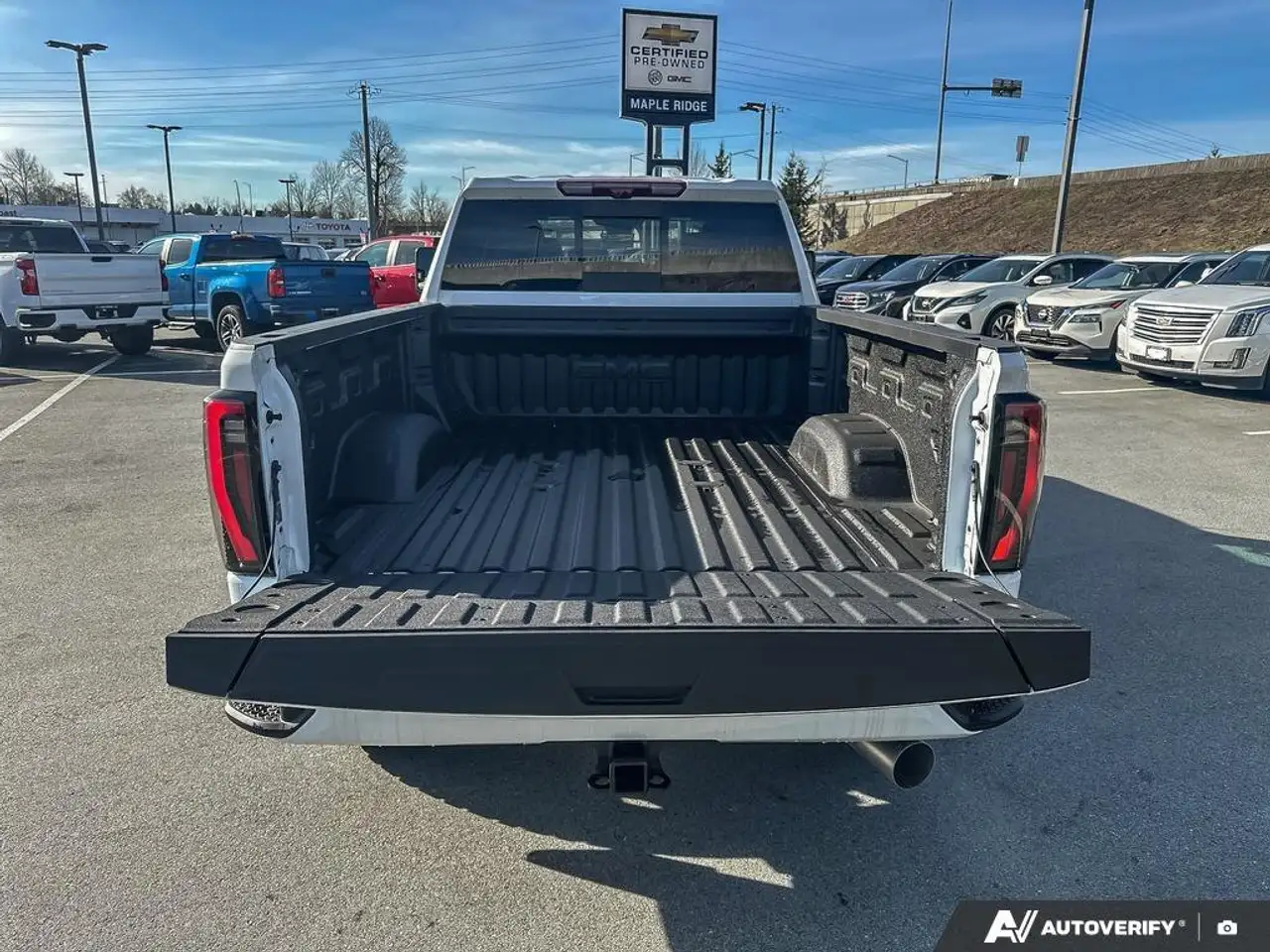 GMC Sierra 3500HD снимка GMC Sierra 3500HD
