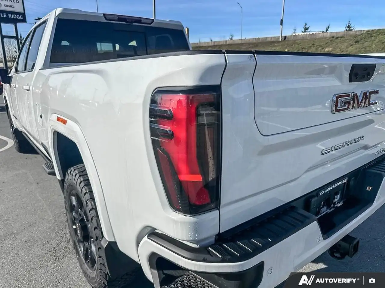 GMC Sierra 3500HD снимка GMC Sierra 3500HD