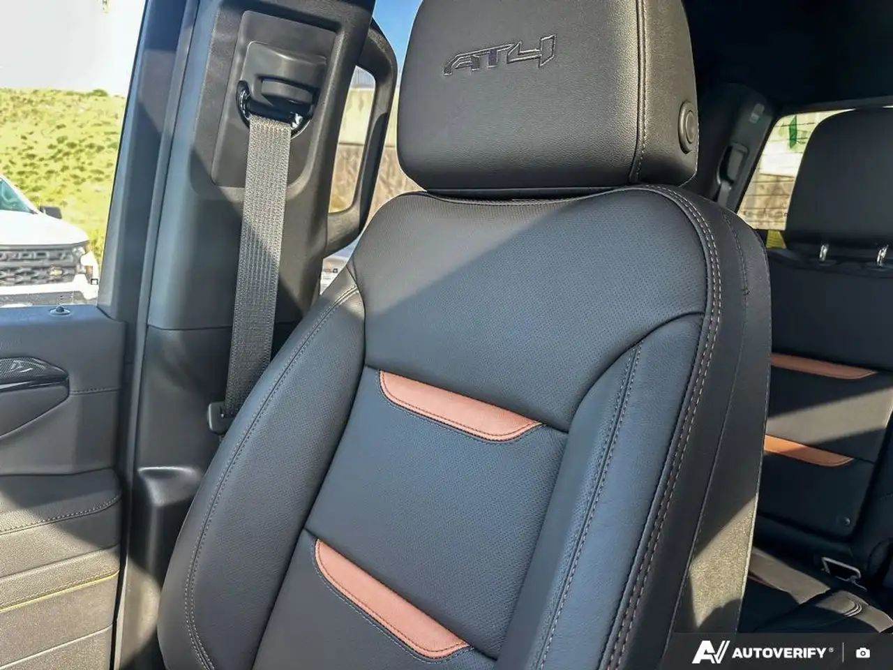 GMC Sierra 3500HD снимка GMC Sierra 3500HD