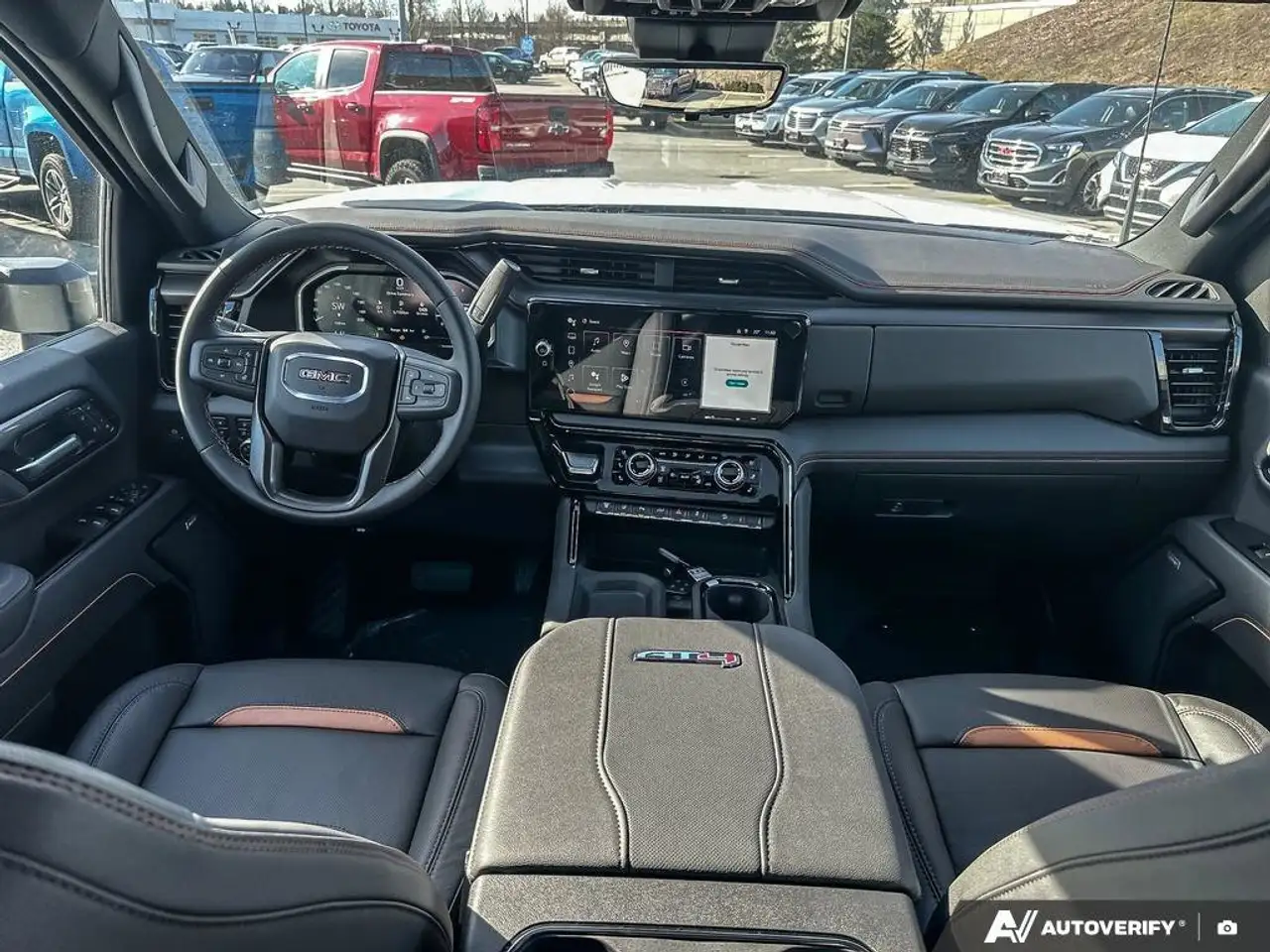 GMC Sierra 3500HD снимка GMC Sierra 3500HD