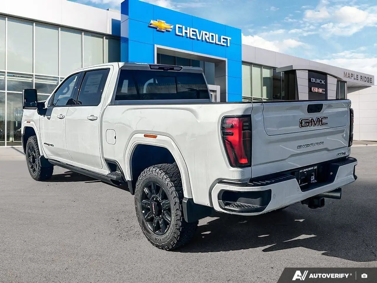 GMC Sierra 3500HD снимка GMC Sierra 3500HD