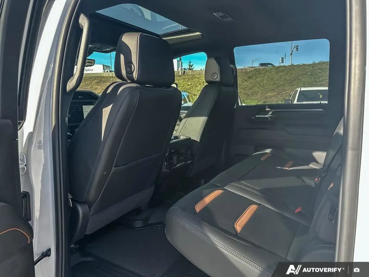 GMC Sierra 3500HD снимка GMC Sierra 3500HD