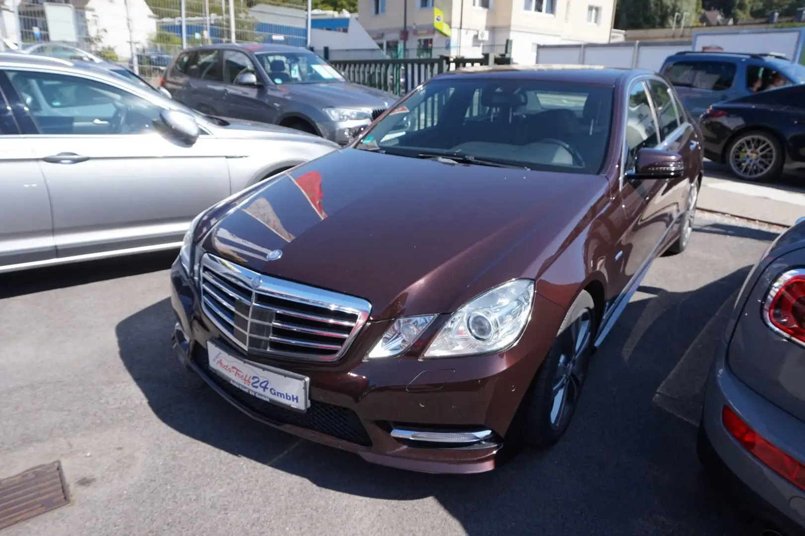 Mercedes-Benz E 300 CGI 4Matic *AMG Line*Xenon*Kamera*Navi*TOP Braun - 2