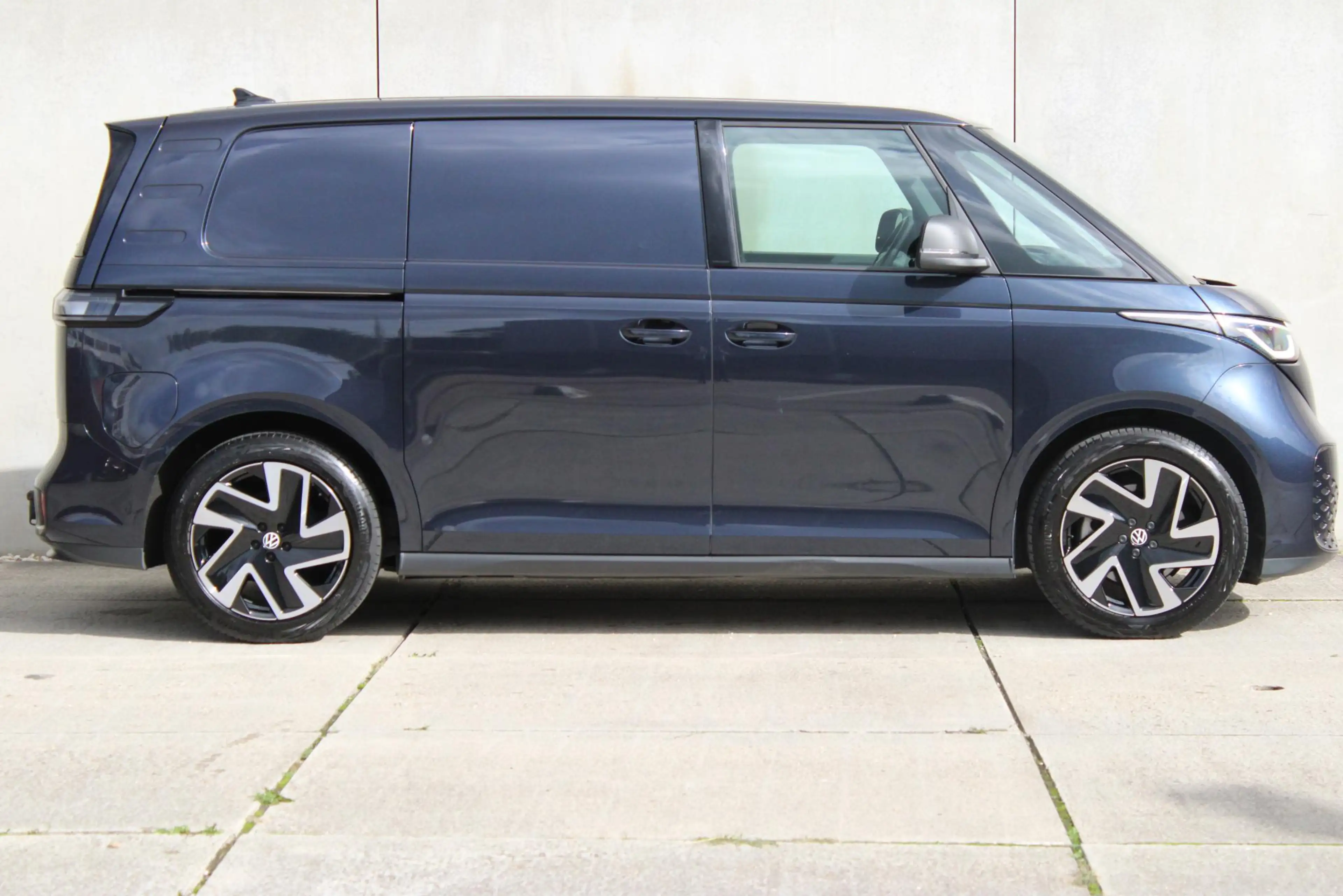 Volkswagen ID. Buzz Cargo Anniversary Edition 79 kWh / 204PK / 20" LM VELGEN — photo 5