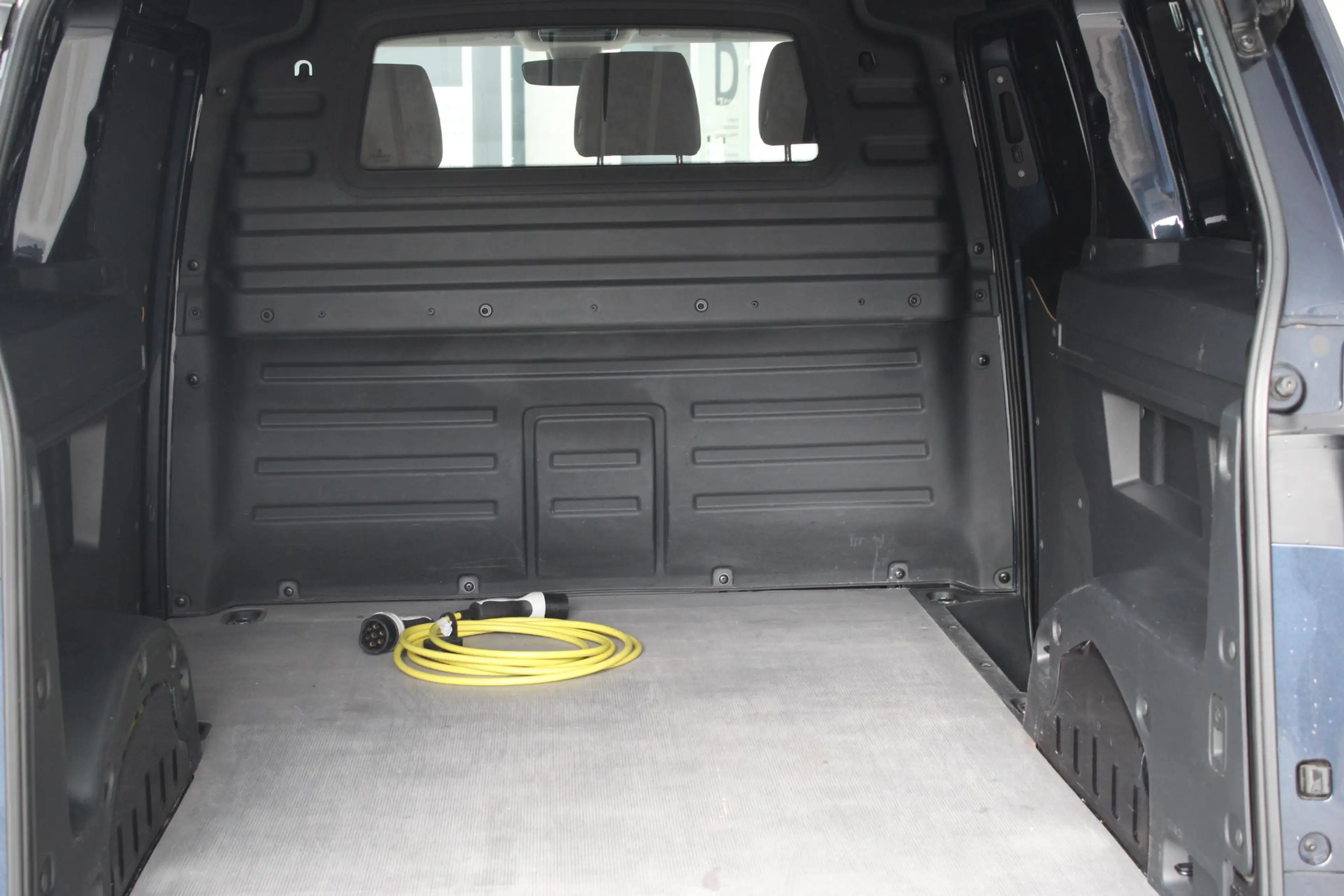 Volkswagen ID. Buzz Cargo Anniversary Edition 79 kWh / 204PK / 20" LM VELGEN — photo 23