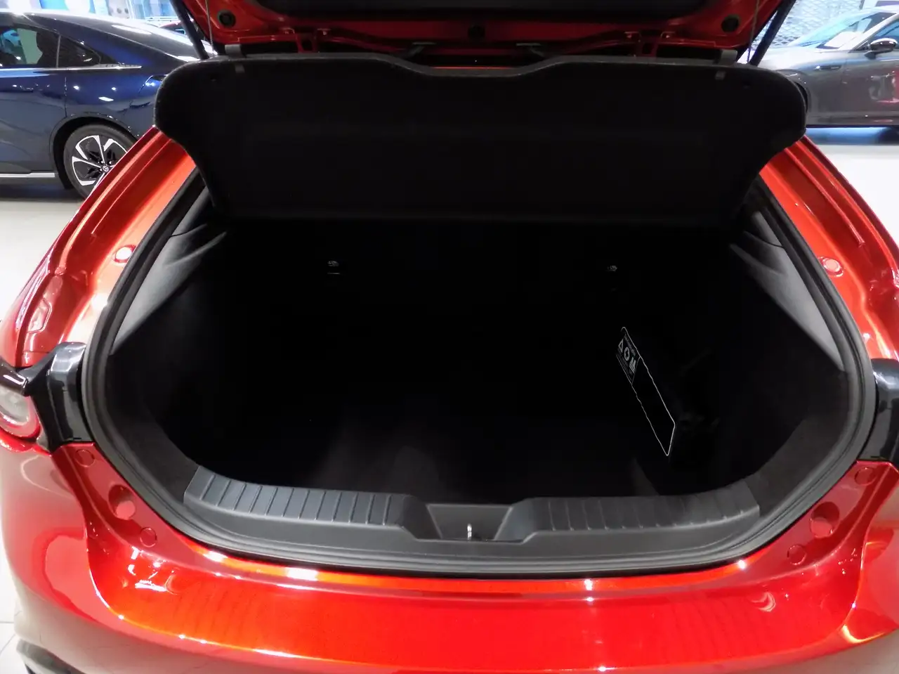Mazda MAZDA3 Hatchback 2.0i e-Skyactiv-G Skydrive, миниатюра 8