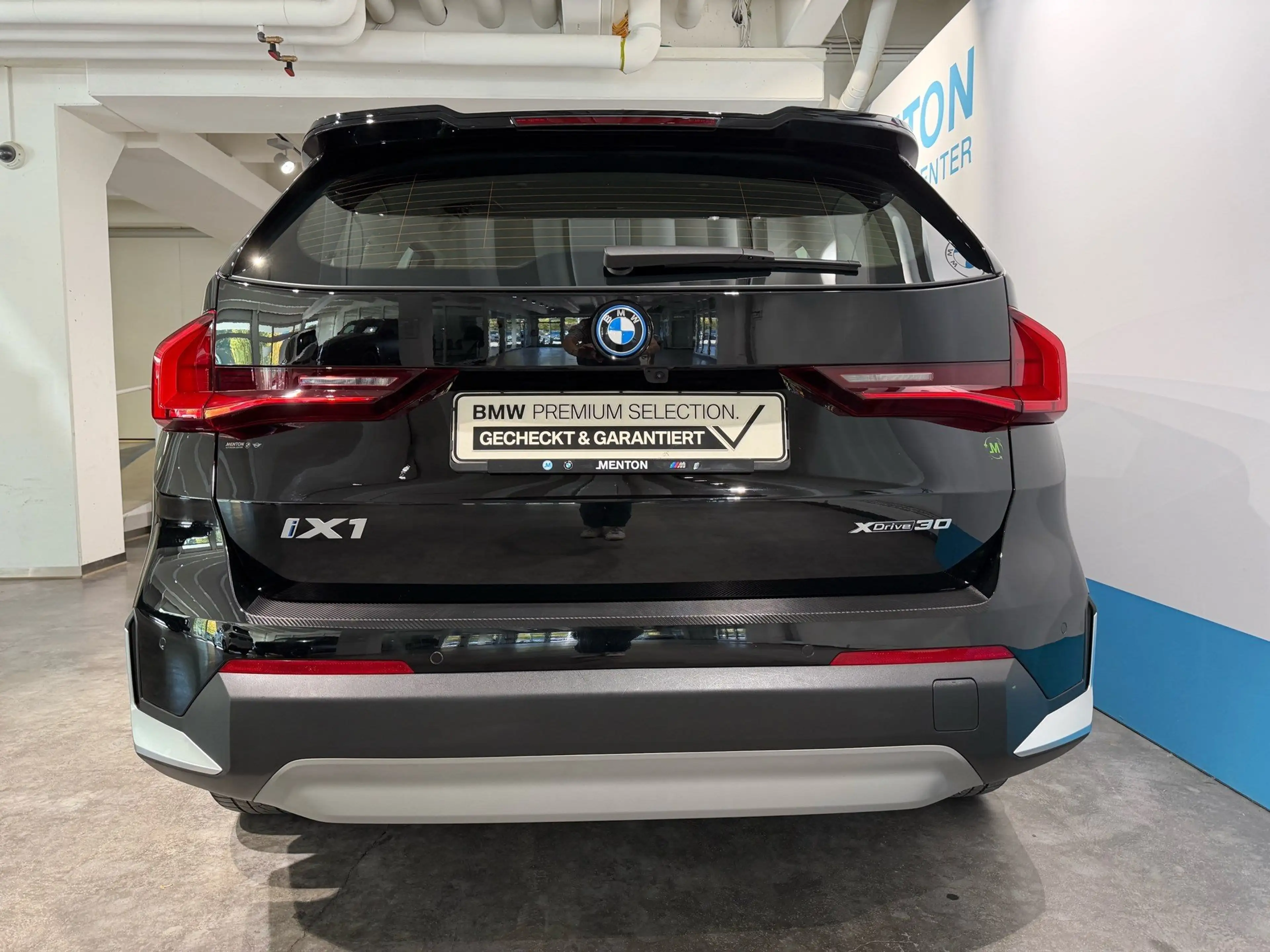 BMW iX1 xDrive30 — photo 7