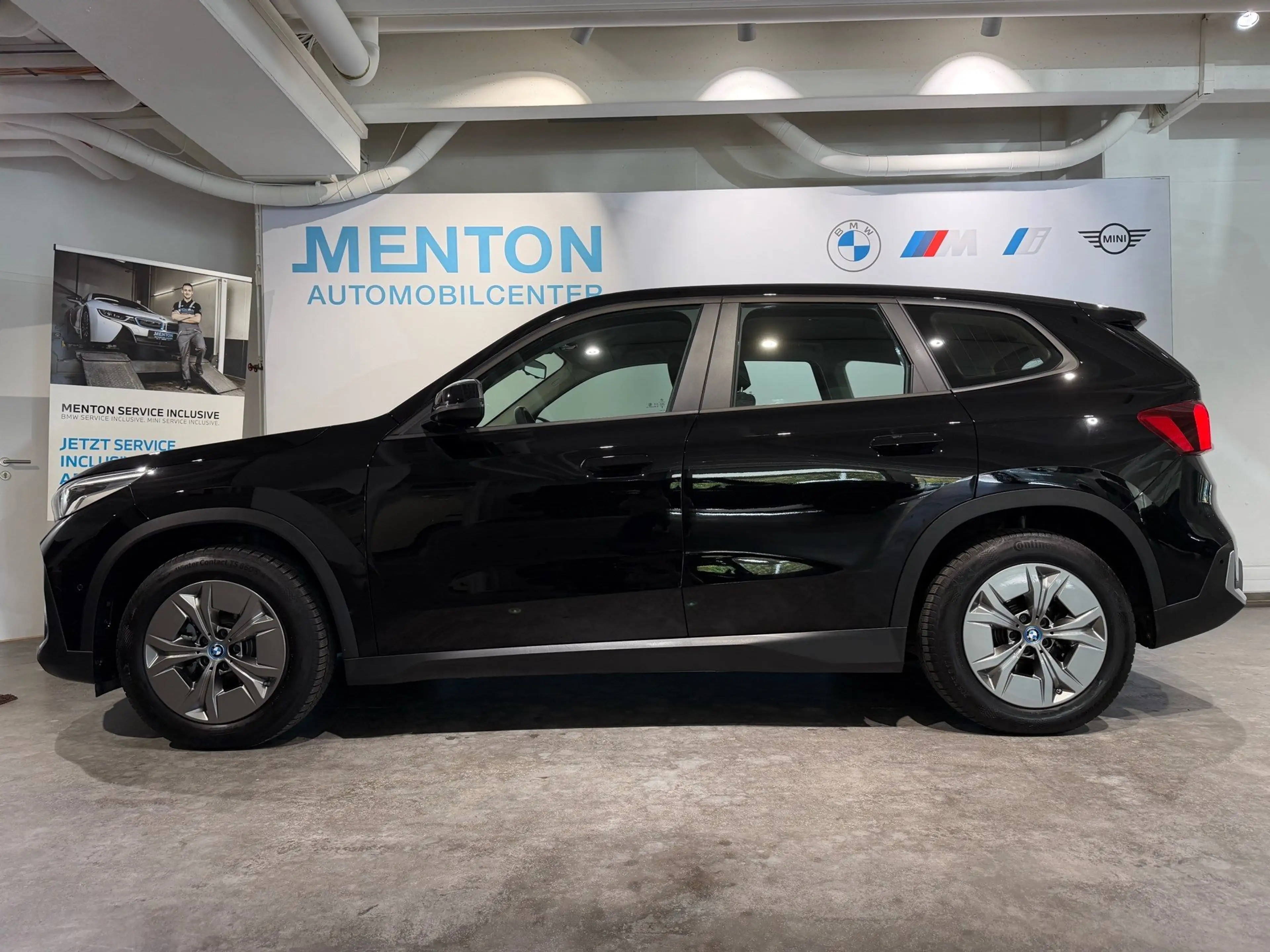 BMW iX1 xDrive30 — photo 2