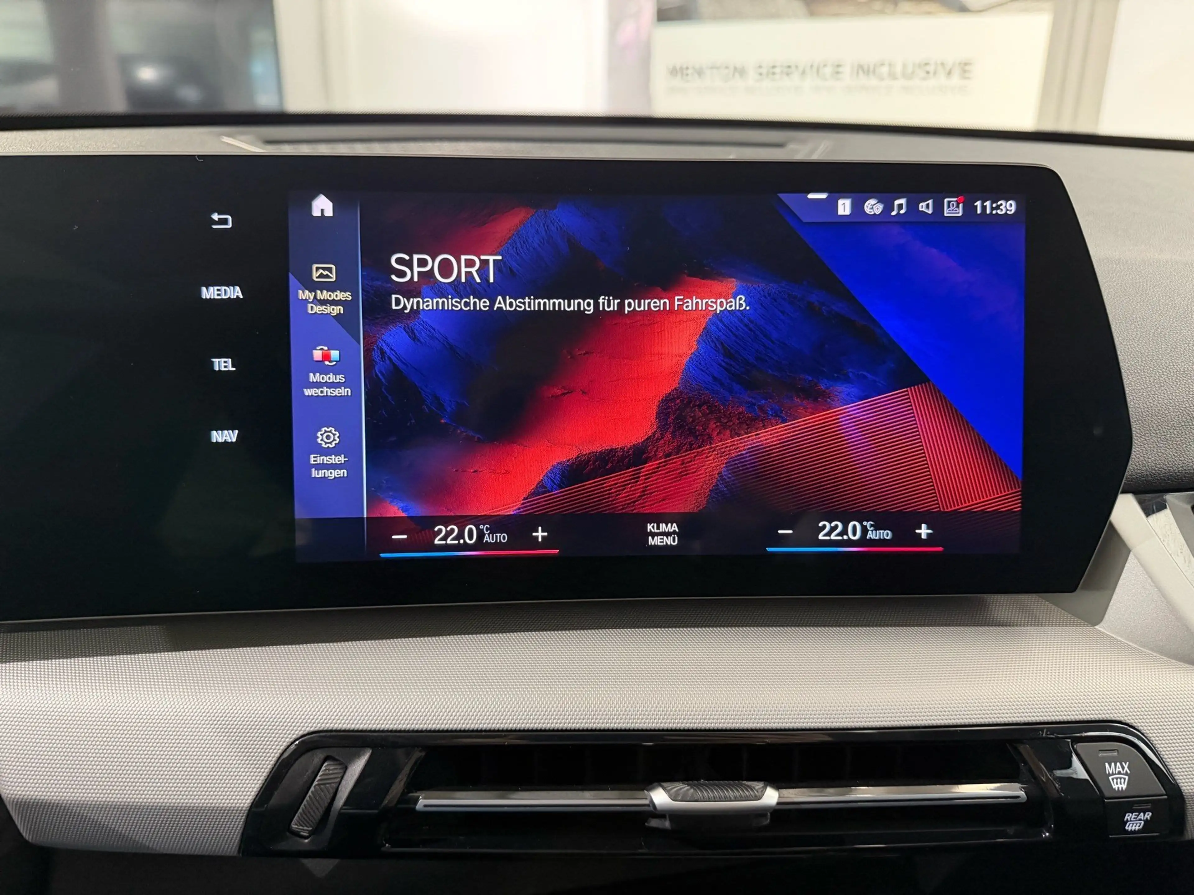 BMW iX1 xDrive30 — photo 17