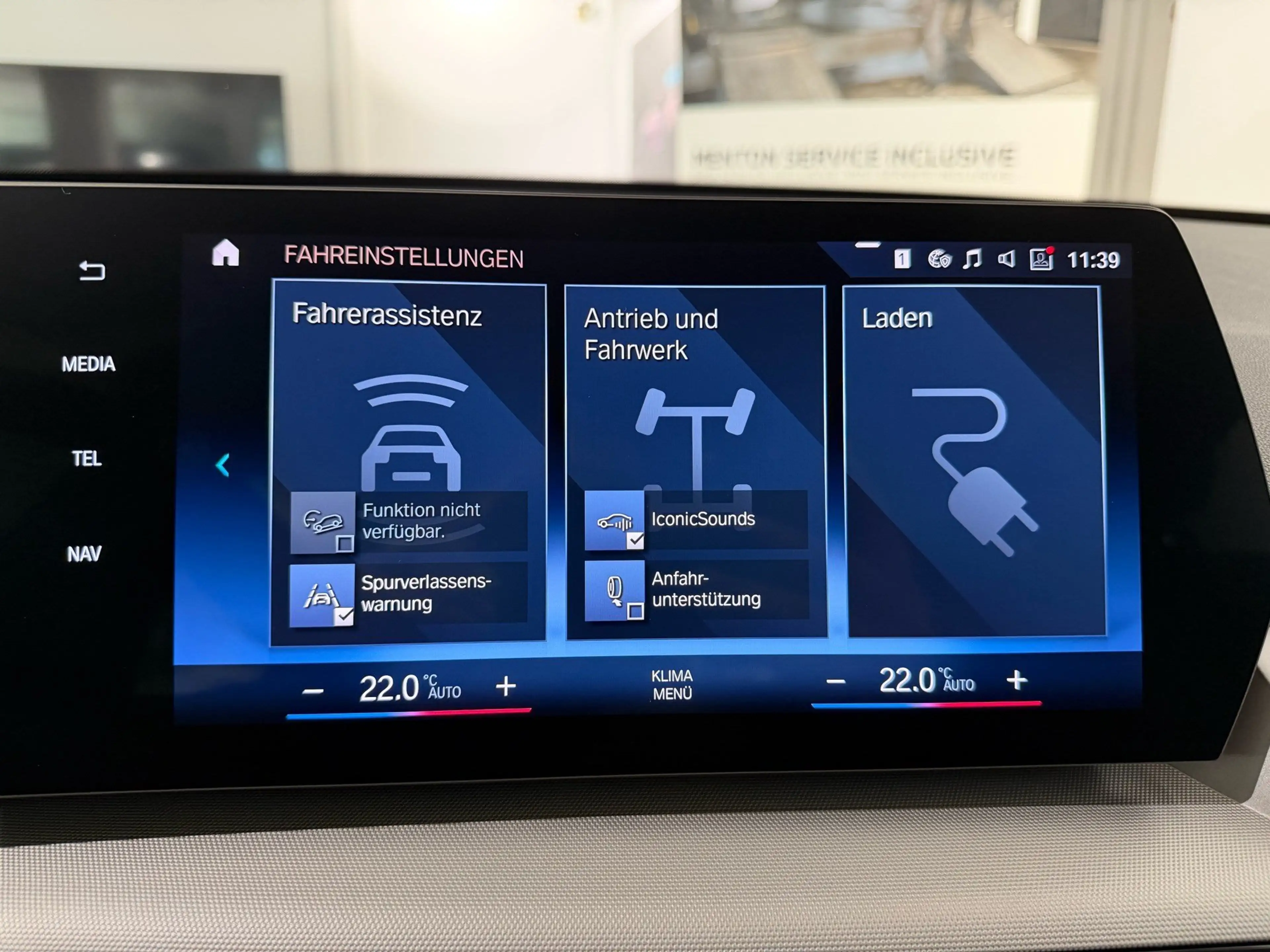 BMW iX1 xDrive30 — photo 15