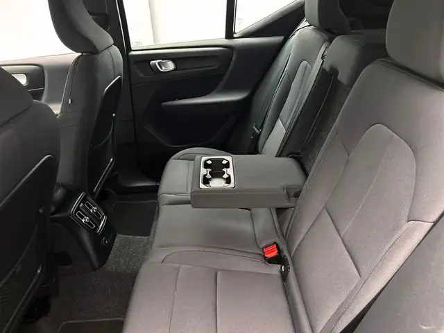 Volvo XC40 view 29