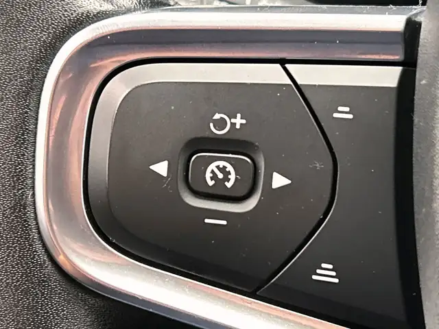 Volvo XC40 view 21