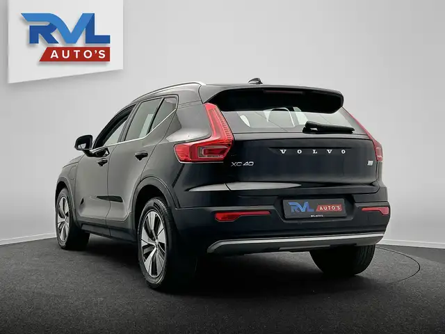 Volvo XC40 view 3