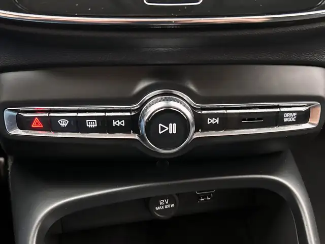 Volvo XC40 view 16