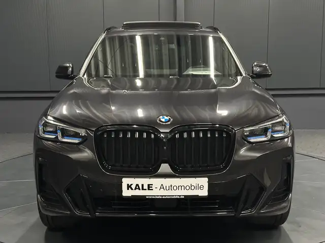 BMW X3 view 8