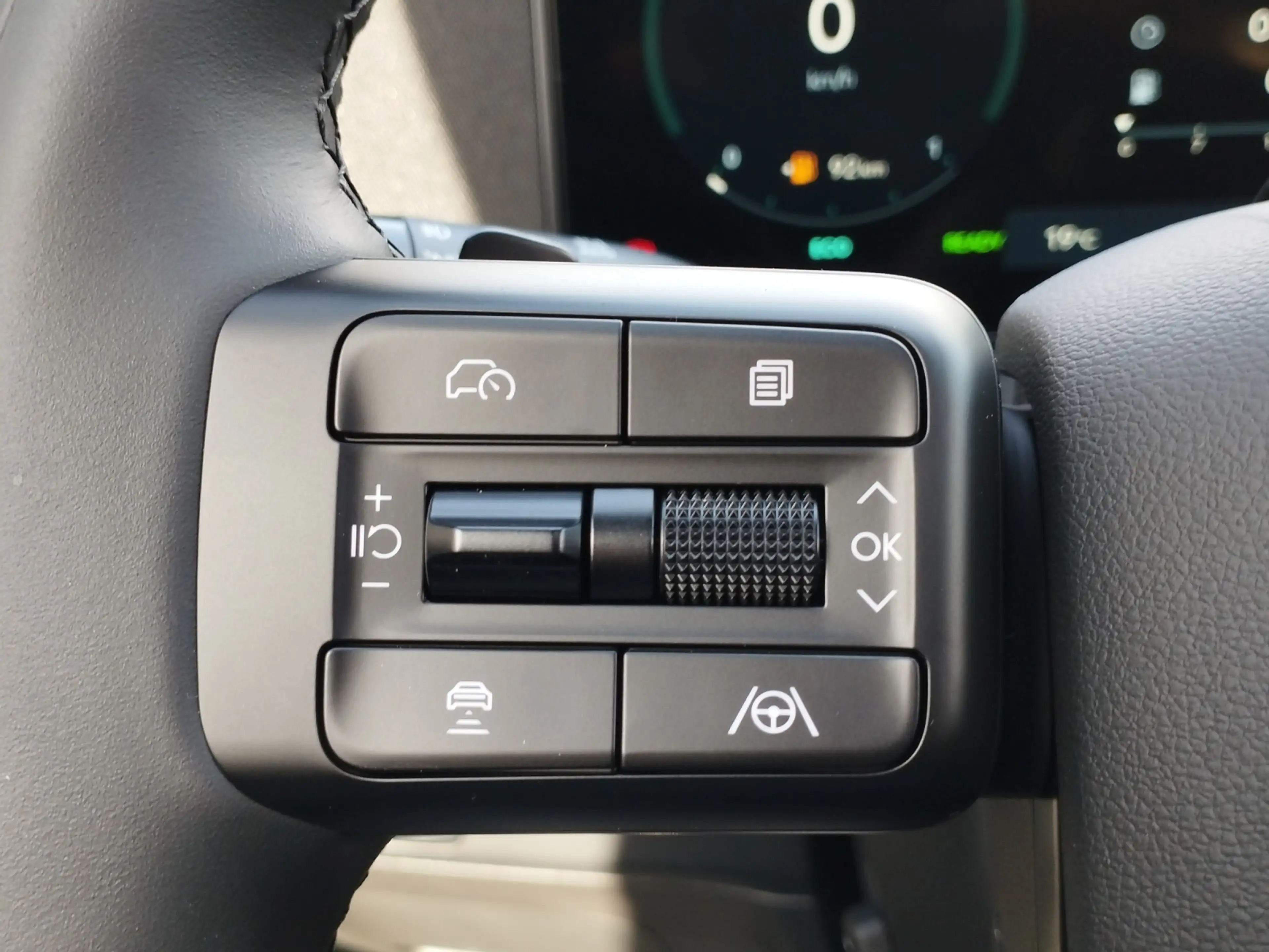 Hyundai SANTA FE Hybrid 1.6 T-GDI 4WD Blackline Pano — photo 13