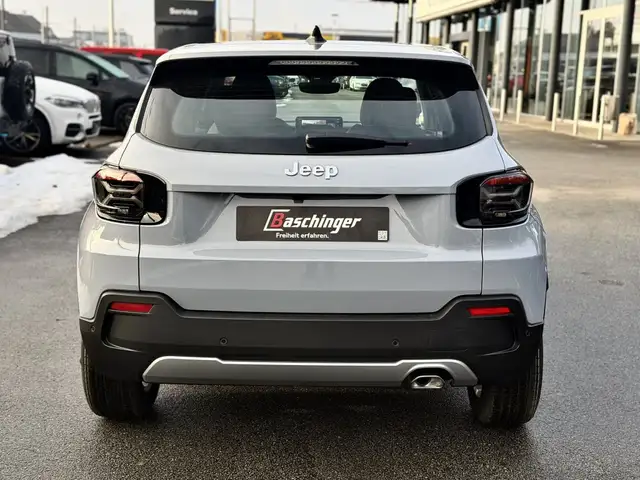 Jeep Avenger view 8