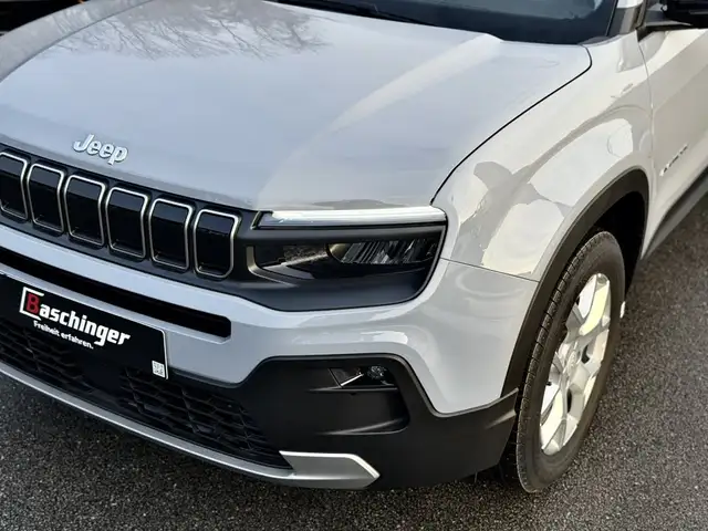 Jeep Avenger view 5