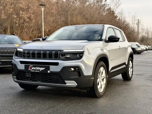 Jeep Avenger view 3