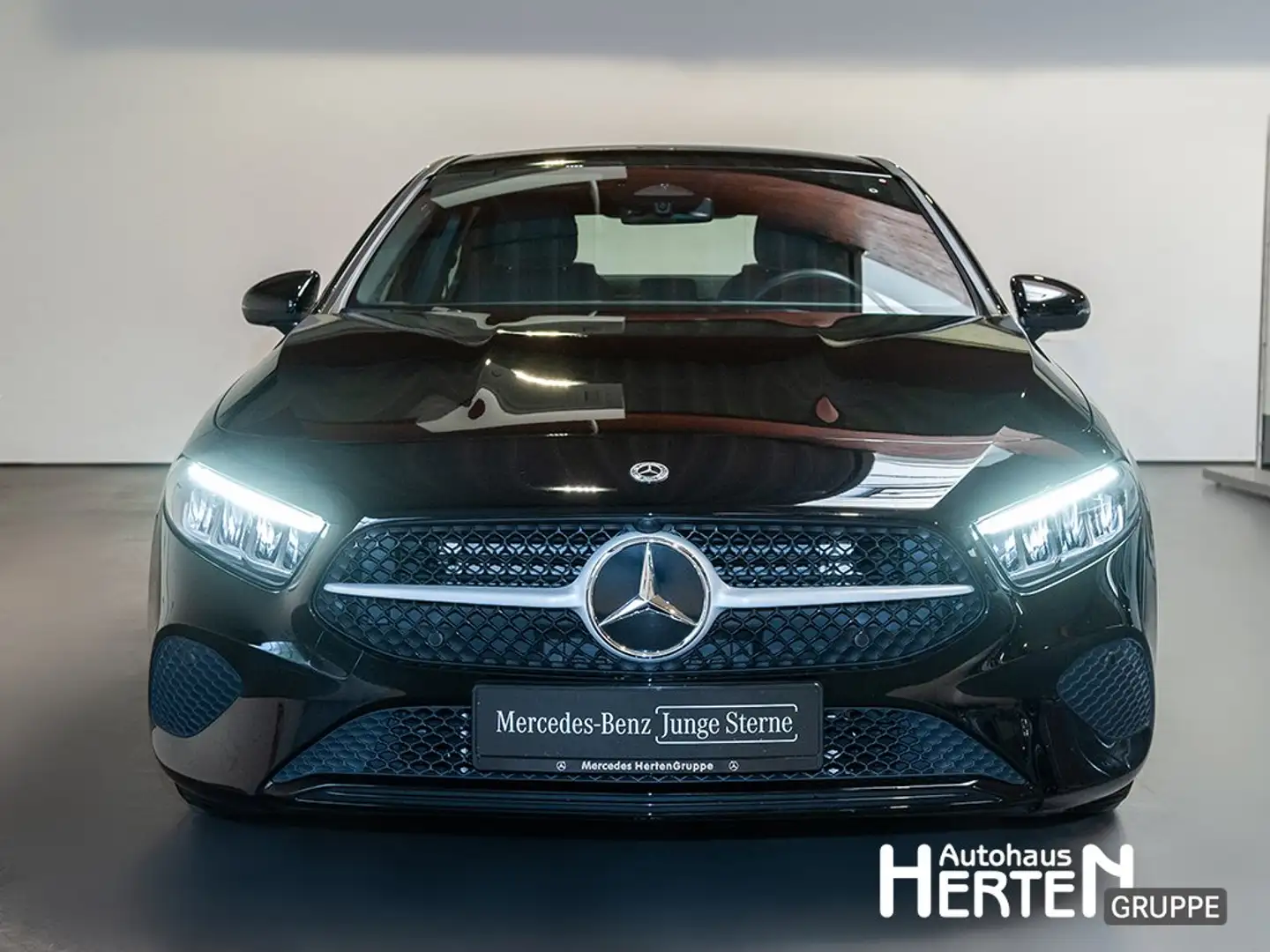 Mercedes-Benz A 180 A180 Lim.+ADVANCED+LED+R-KAMERA+MBUX-NAVI+DAB+ Czarny - 2