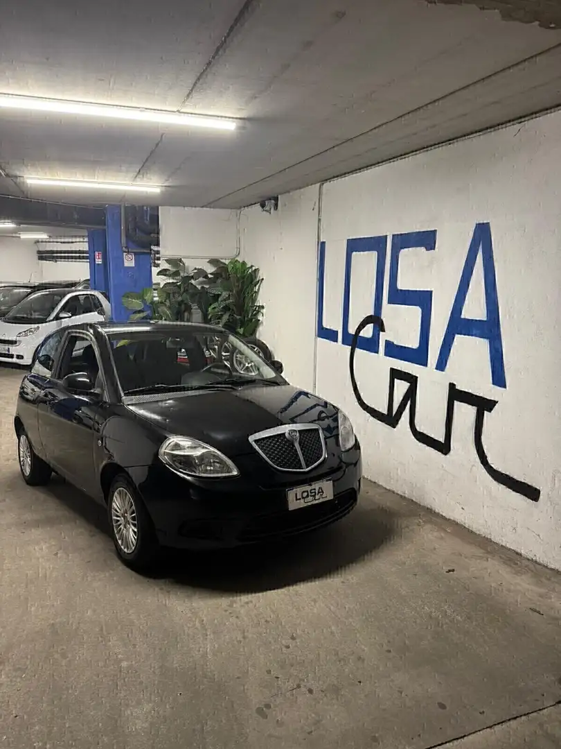 Lancia Ypsilon 1.2 versus Schwarz - 1