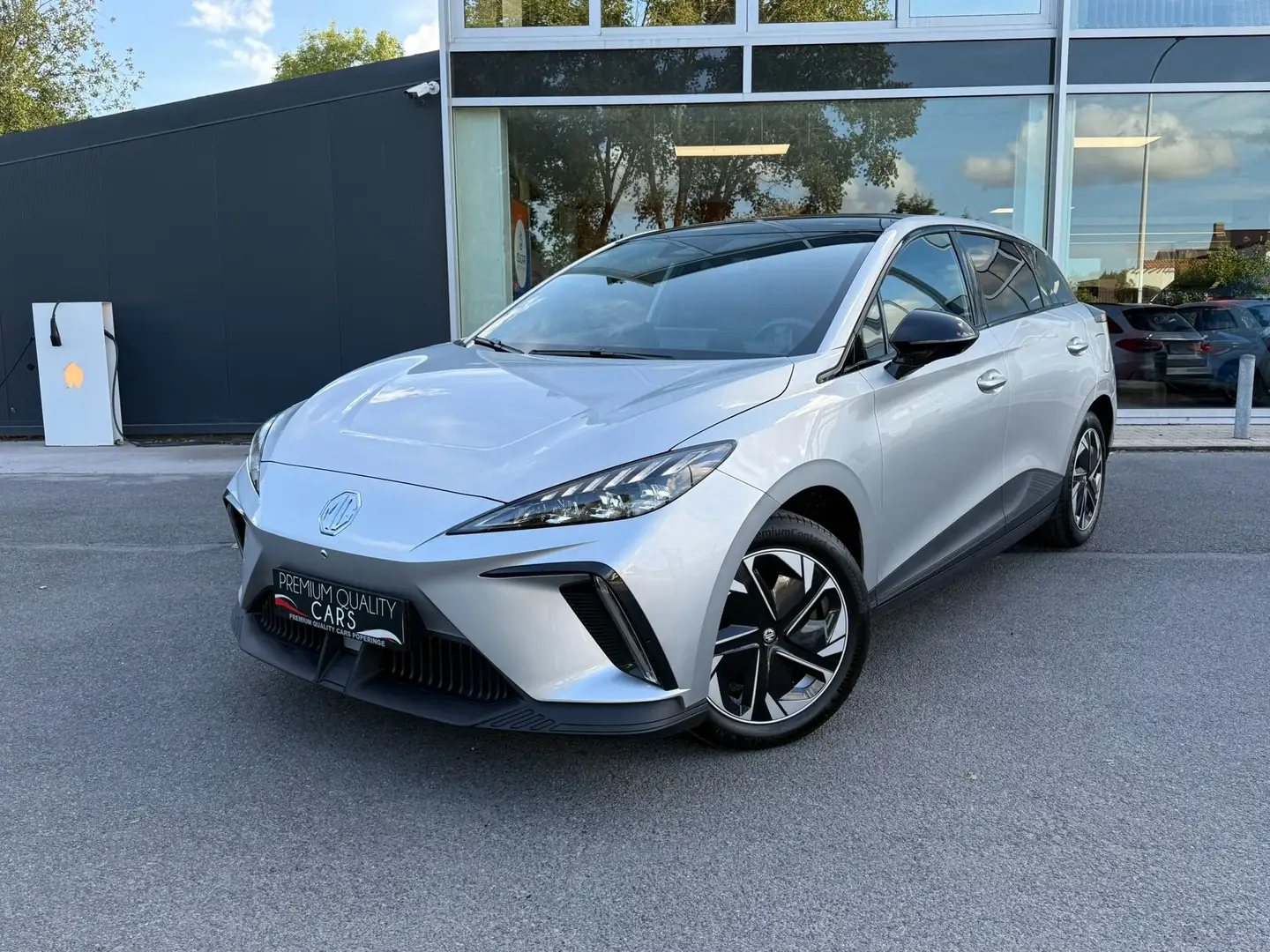 MG MG4 Luxury 64 kWh/ CARPLAY /  ZETELVRWNG / 360°CAM Gris - 1