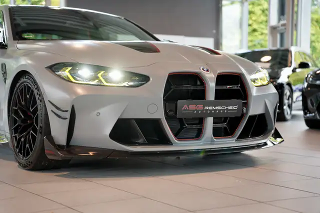 BMW M4 view 7